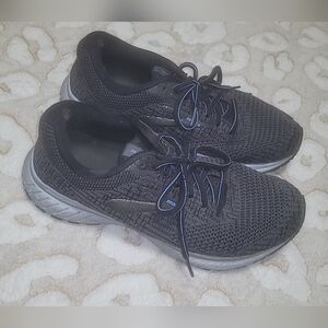 BROOKS REVEL Size 9